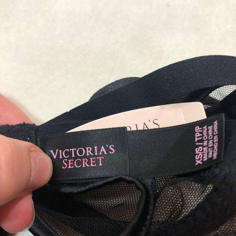 NWT Victoria’s Secret Black and Red Garter Belt - Picture 6 of 8